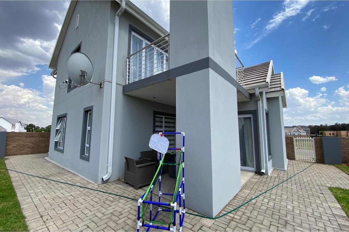 Stunning 3-Bedroom, 3-Bathroom Family Home For Sale in Riverspray Lifestyle Estate - Photo 3