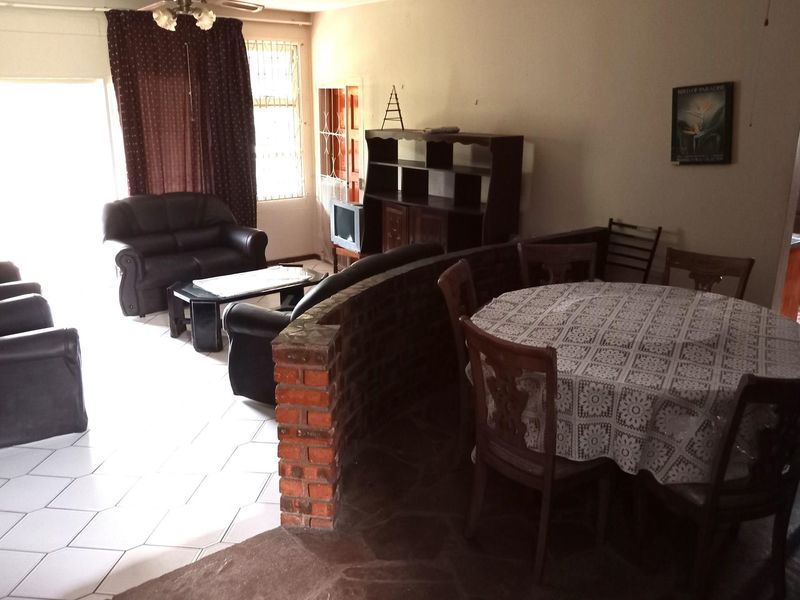 Fixer-upper awaits to be discovered - Photo 6