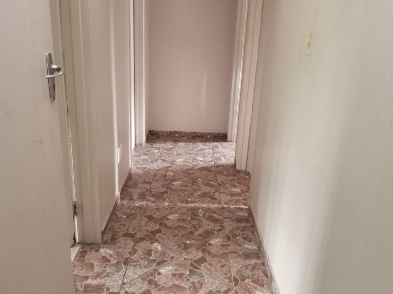 Fixer-upper awaits to be discovered - Photo 10