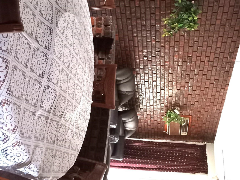 Fixer-upper awaits to be discovered - Photo 3