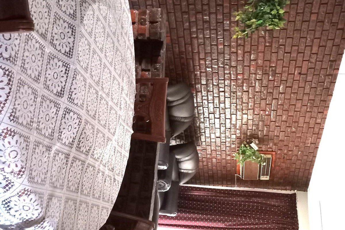 Fixer-upper awaits to be discovered - Photo 3