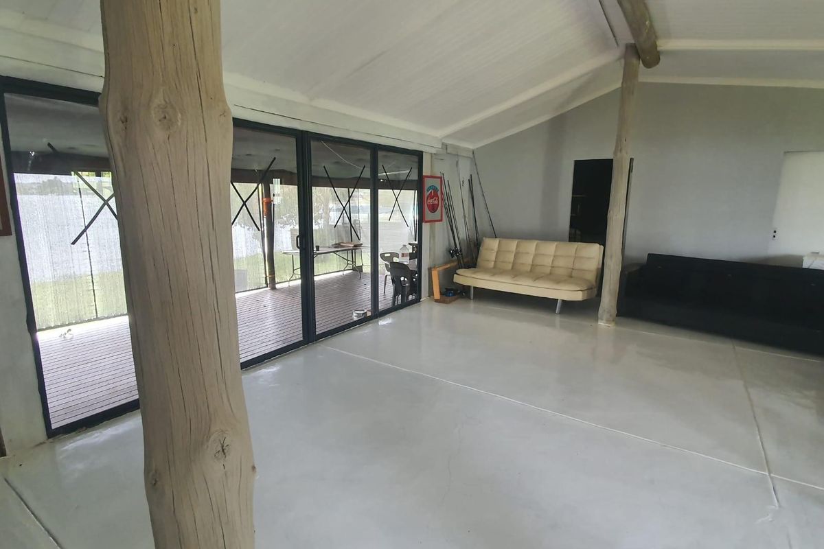 "Serene Waterfront Home at Vygeboomdam" - Photo 5