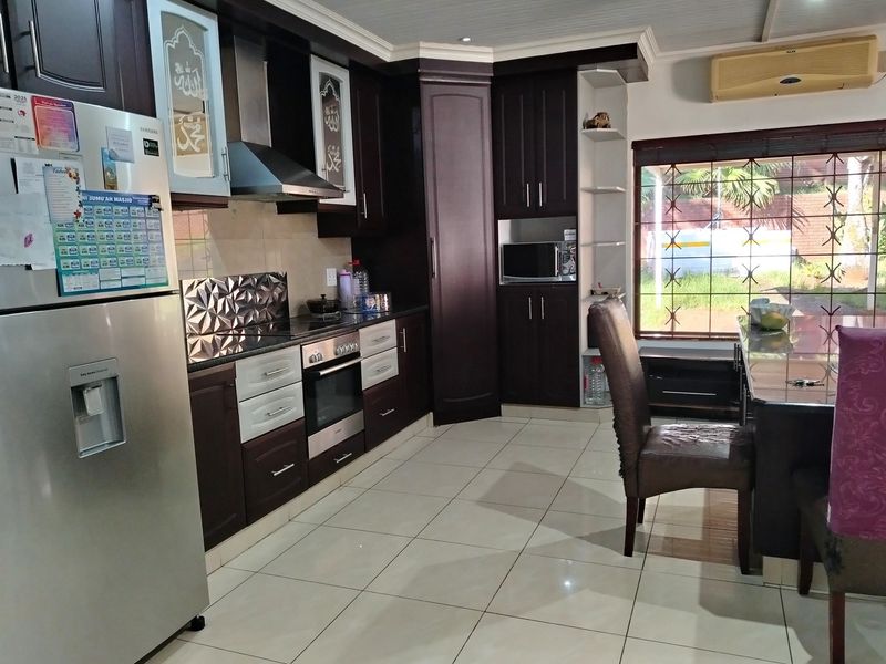 LUXURY FAMILY HOME FOR SALE IN PANORAMA, EMPANGENI - Photo 2