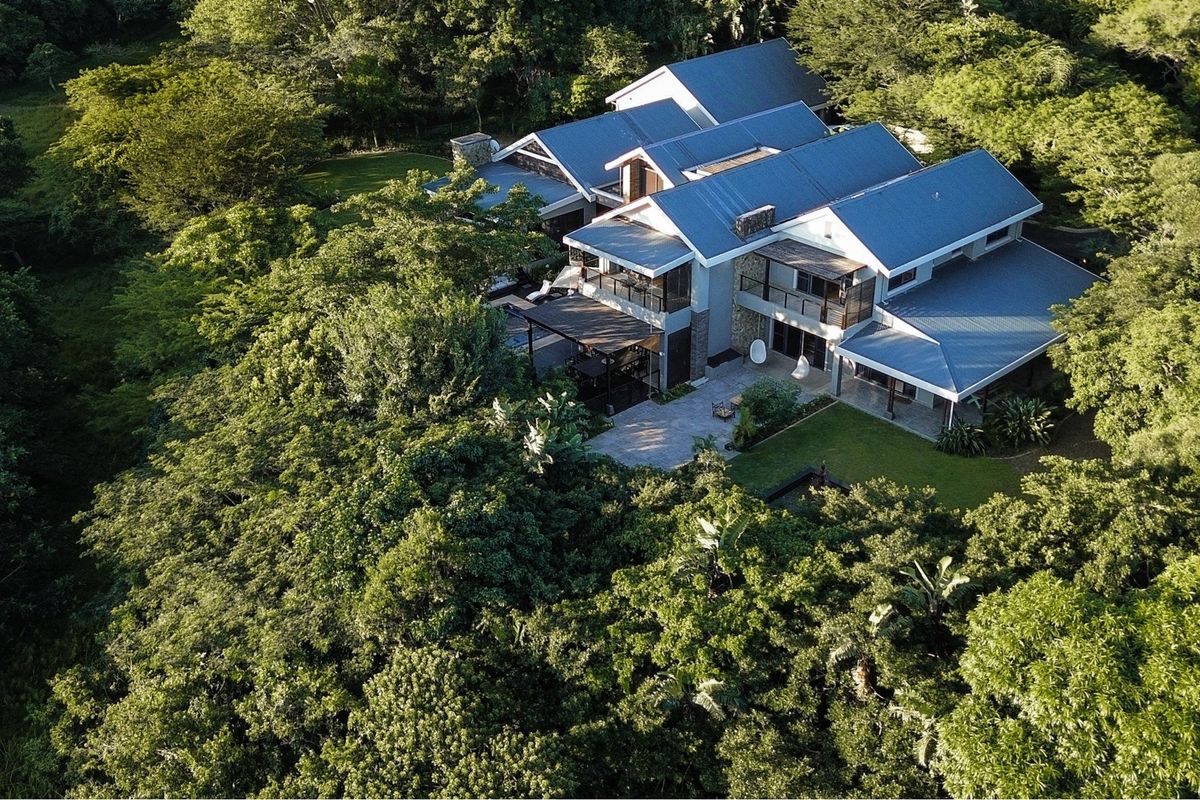 EXPANSIVE PRIVATE AND OPPULANT HOME IN SIMBITHI ECO ESTATE - Photo 4