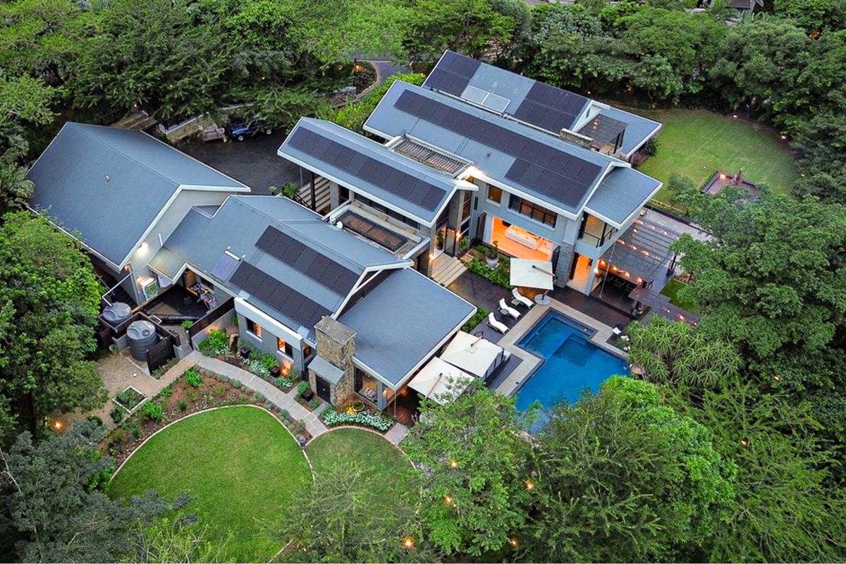 EXPANSIVE PRIVATE AND OPPULANT HOME IN SIMBITHI ECO ESTATE - Photo 2