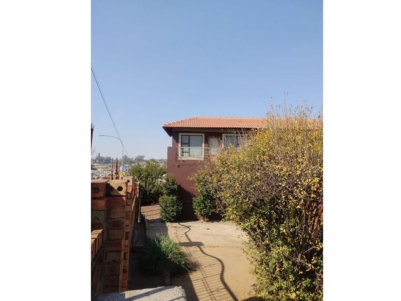 Block Of Flats  Plus The Main House For Sale In Orlando West - Photo 4