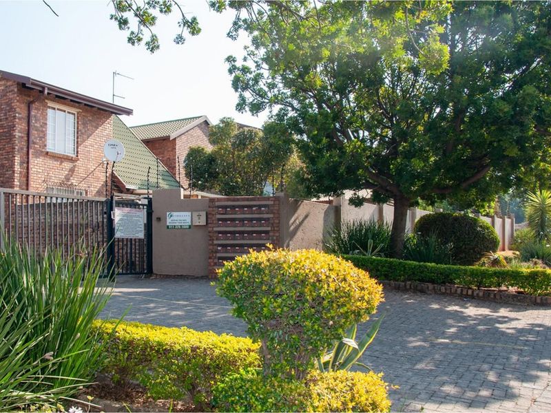 Midrand Ridge 2 Bedroom Apartment For Sale - Photo 3