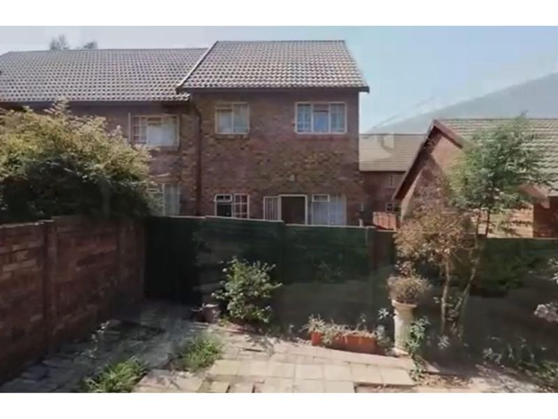 Midrand Ridge 2 Bedroom Apartment For Sale - Photo 5