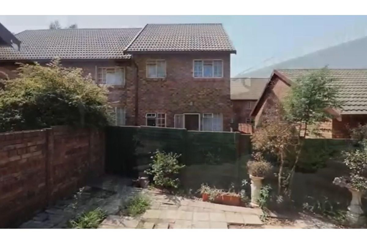 Midrand Ridge 2 Bedroom Apartment For Sale - Photo 5