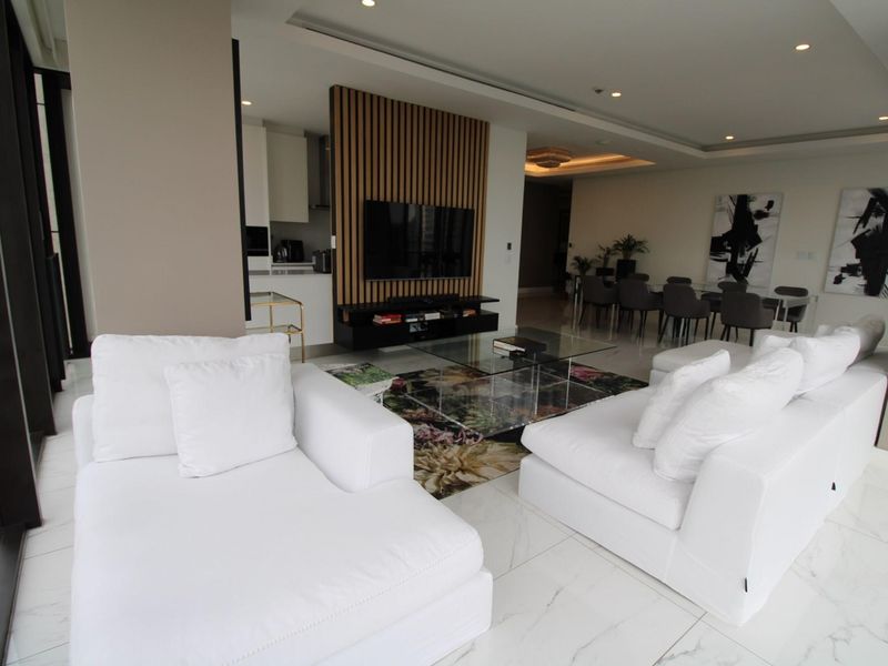 Modern, luxurious, trendy global flair - Photo 9