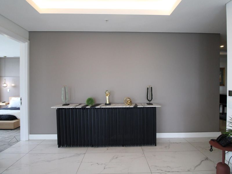 Modern, luxurious, trendy global flair - Photo 8