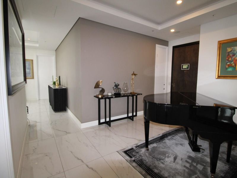 Modern, luxurious, trendy global flair - Photo 3