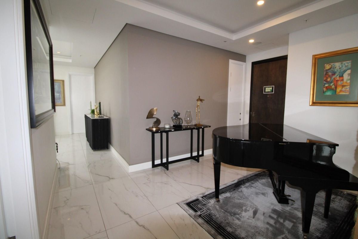 Modern, luxurious, trendy global flair - Photo 3