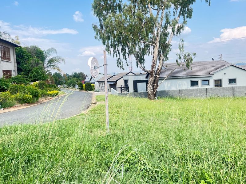 This prime piece of land is conveniently located near essential amenities! - Photo 3