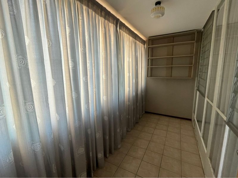 Lock Up and Go: Your Hassle-Free Haven in Pioneer Park." - Photo 10
