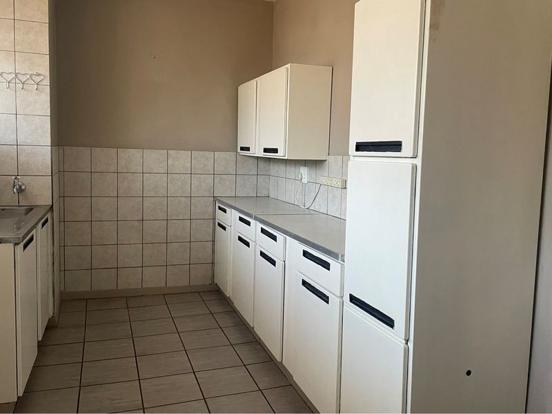 Lock Up and Go: Your Hassle-Free Haven in Pioneer Park." - Photo 4