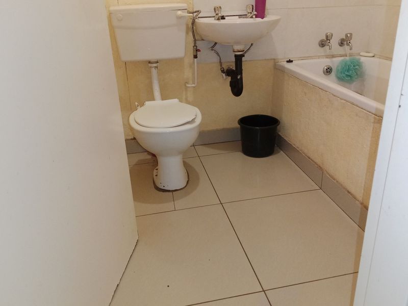 Nice and affordable property on sale for investors in Rosslyn gardens - Photo 7