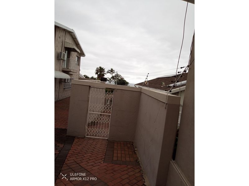 Walk into this beautiful home - Photo 6