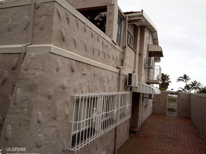 Walk into this beautiful home - Photo 4