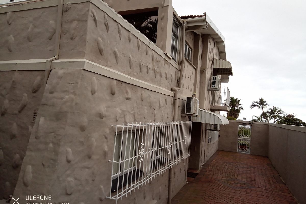 Walk into this beautiful home - Photo 4