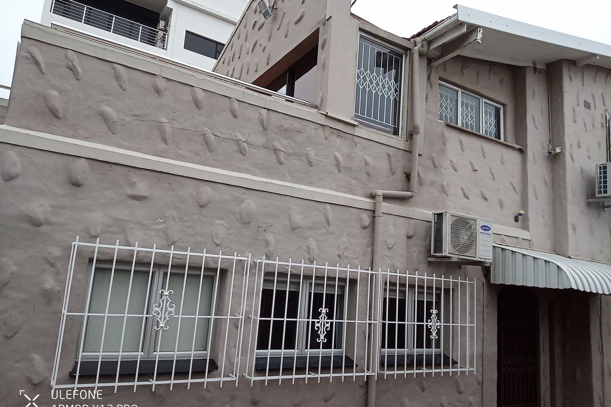 Walk into this beautiful home - Photo 3