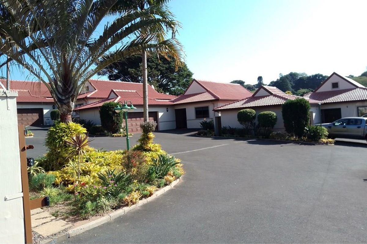 Tranquil modern Woodside Estate - Photo 3