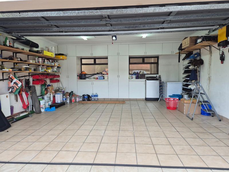 Tranquil modern Woodside Estate - Photo 7