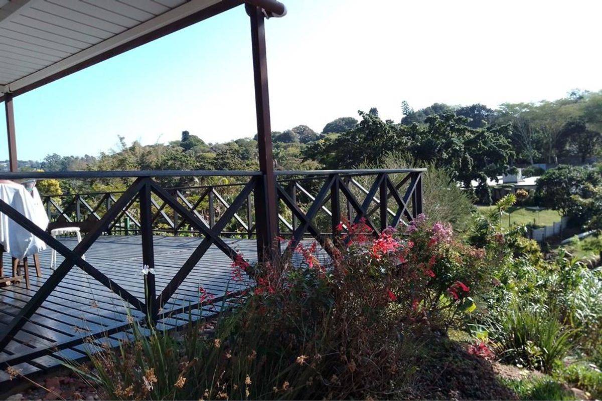 Tranquil modern Woodside Estate - Photo 2