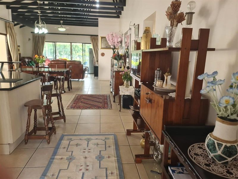 Tranquil modern Woodside Estate - Photo 9