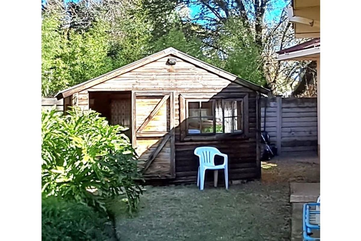 This fantastic spacious family house is situated in a quiet neighbourhood. - Photo 4