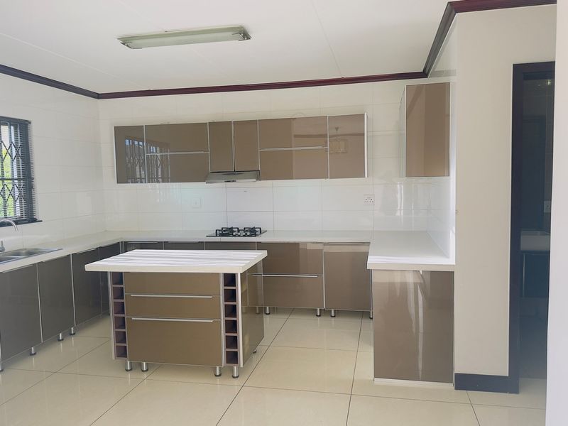 3 Bedroom,2,5 Bathroom house available for sale in Halfway Gardens - Photo 2