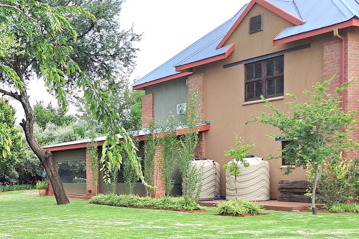 The estate is situated next to the world class Nick Price Golf Development. - Photo 2