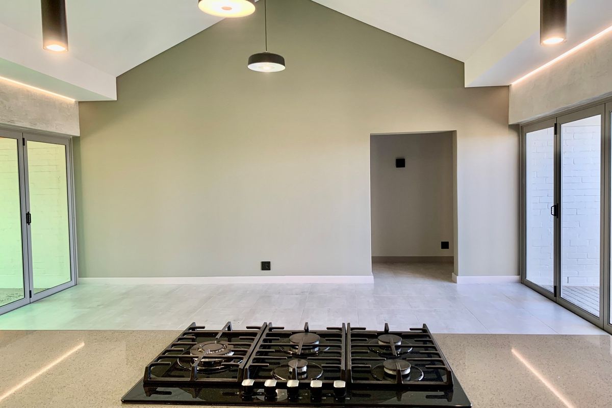 Timeless Coastal Retreat - Single-Level Masterpiece in a Secure Fynbos Eco Estate, Mossel Bay - Photo 3