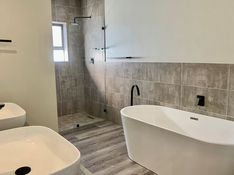 Timeless Coastal Retreat - Single-Level Masterpiece in a Secure Fynbos Eco Estate, Mossel Bay - Photo 9