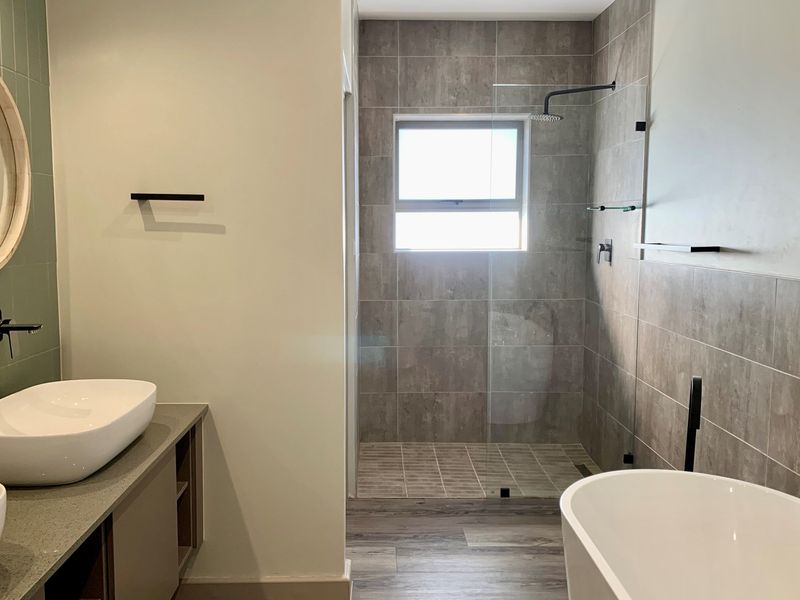 Timeless Coastal Retreat - Single-Level Masterpiece in a Secure Fynbos Eco Estate, Mossel Bay - Photo 10