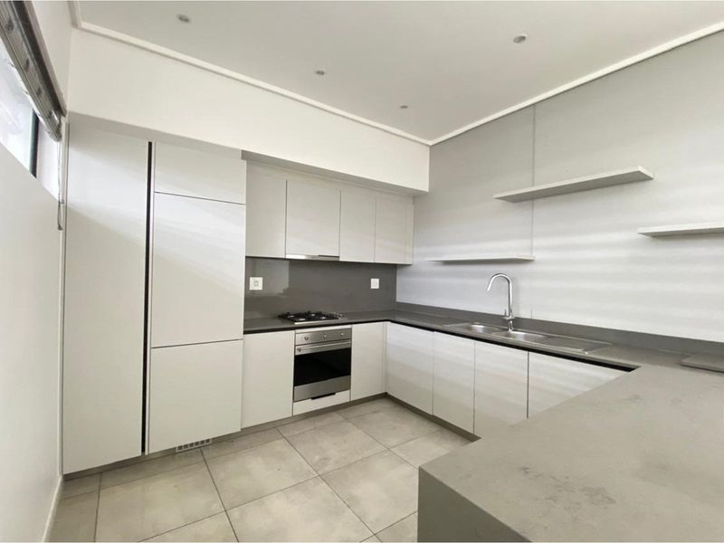 Luxurious 2 Bed Oasis in Heart of Bryanston - Photo 4