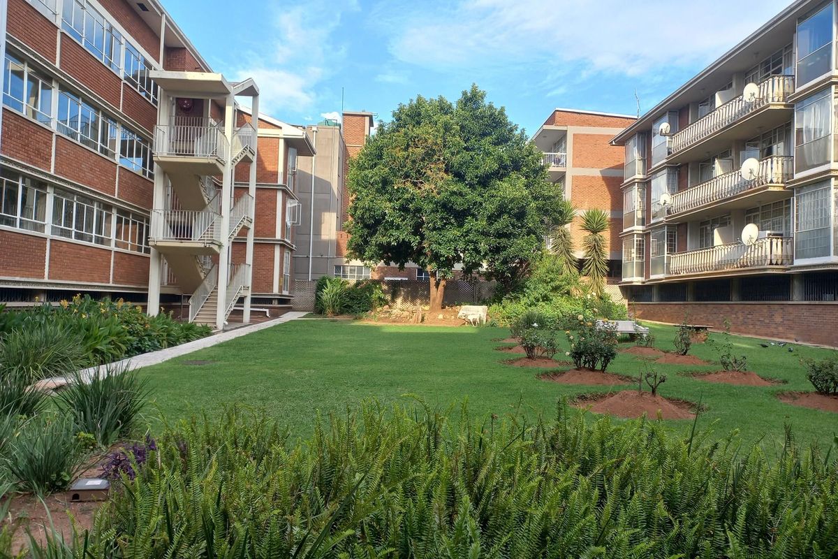 Price Reduced! Fully tenanted block of flats in Gresswold asking R13000000. Offers from R12000000 - Photo 5