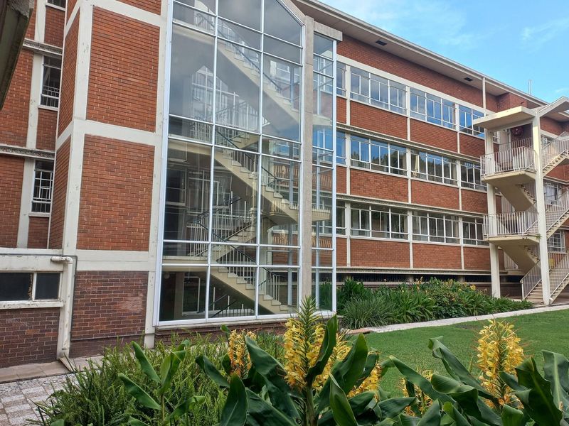 Fully tenanted block of flats in Gresswold asking R14000000. Will Consider offers from R12000000. - Photo 5