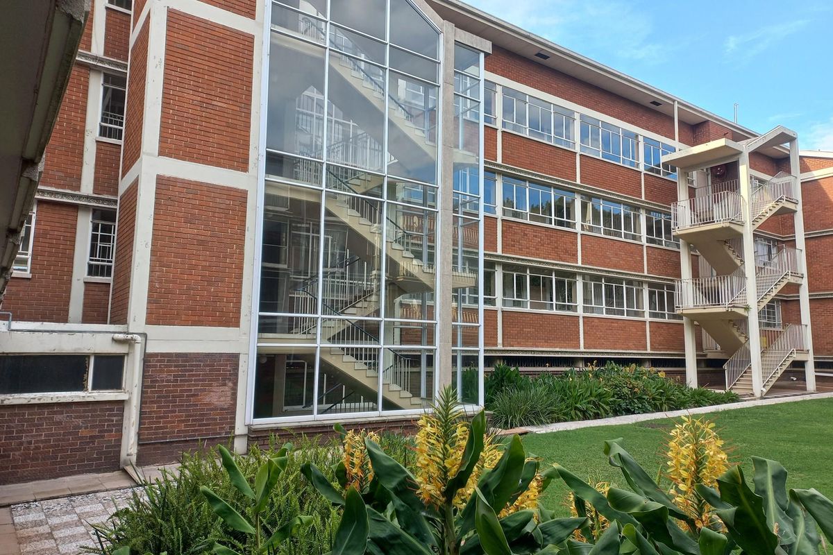 Fully tenanted block of flats in Gresswold asking R14000000. Will Consider offers from R12000000. - Photo 5