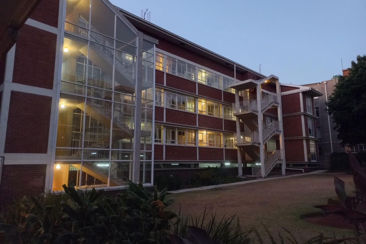 Fully tenanted block of flats in Gresswold asking R14000000. Will Consider offers from R12000000. - Photo 2