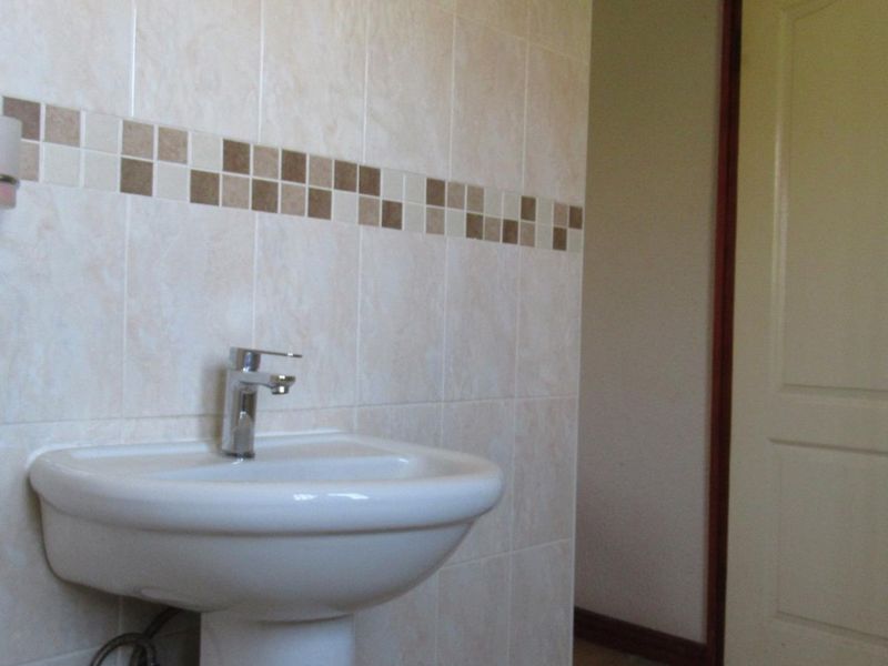 "Charming Cosmo City Oasis: 3-Bed Home Awaits You" - Photo 9