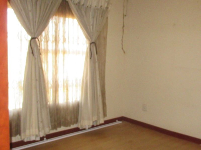 "Charming Cosmo City Oasis: 3-Bed Home Awaits You" - Photo 6
