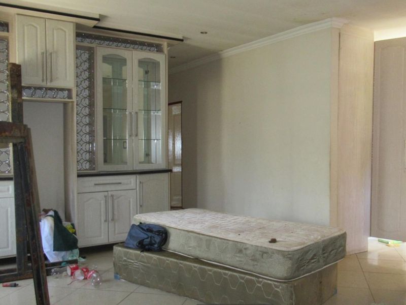 "Charming Cosmo City Oasis: 3-Bed Home Awaits You" - Photo 2