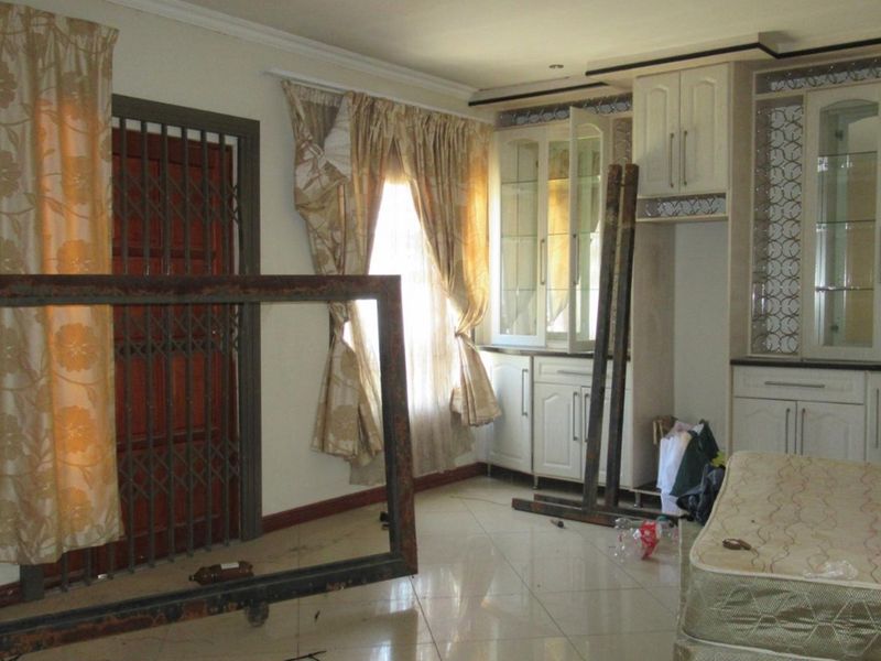 "Charming Cosmo City Oasis: 3-Bed Home Awaits You" - Photo 3