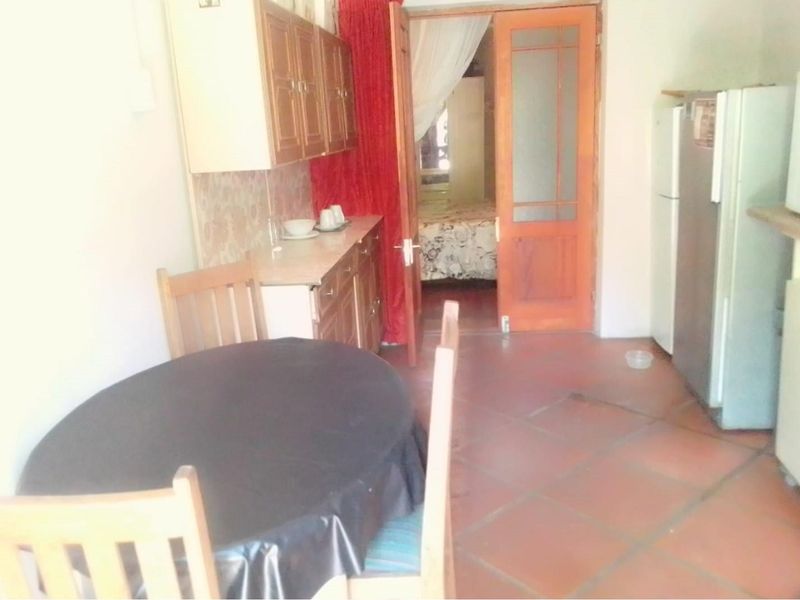 Amazing 21 ROOM Upmarket Guest House in Porterville - Photo 8