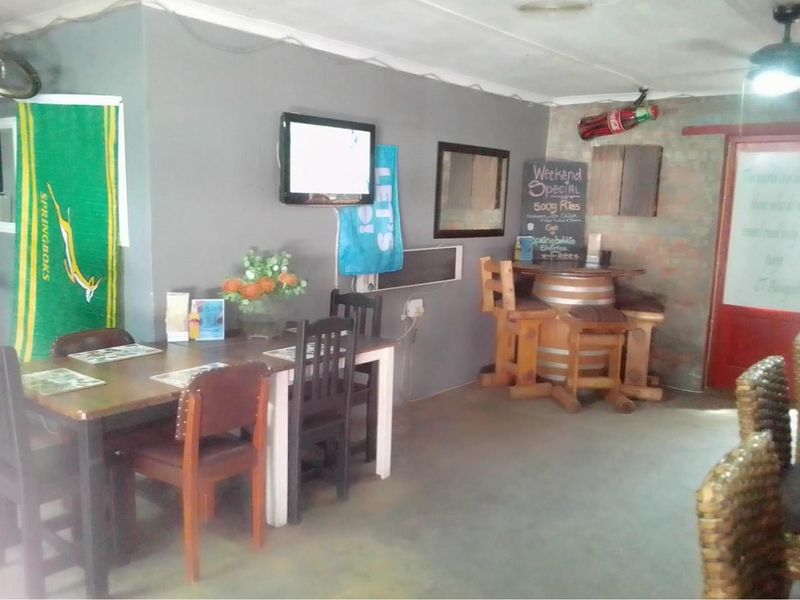 Amazing 21 ROOM Upmarket Guest House in Porterville - Photo 3