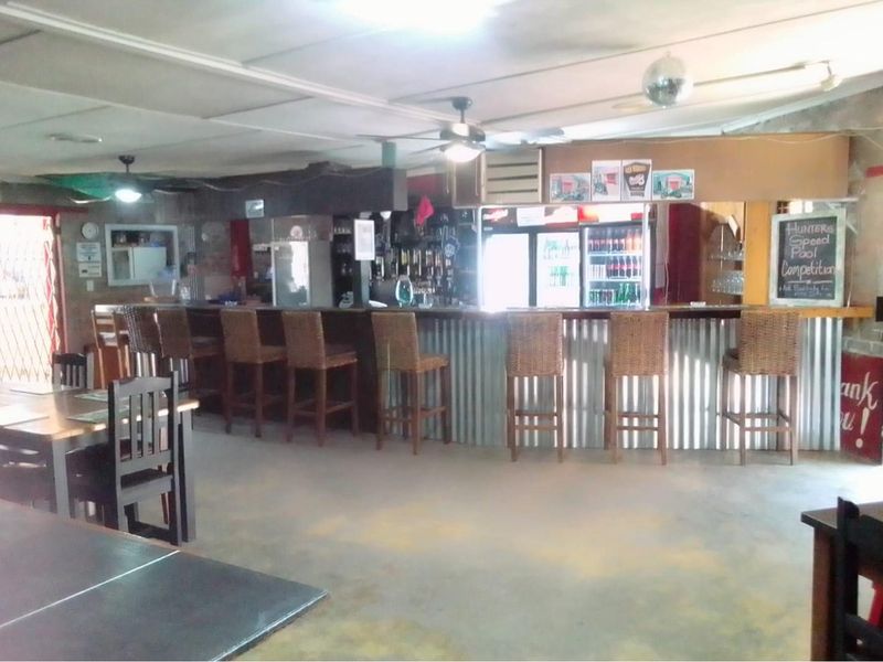 Amazing 21 ROOM Upmarket Guest House in Porterville - Photo 2