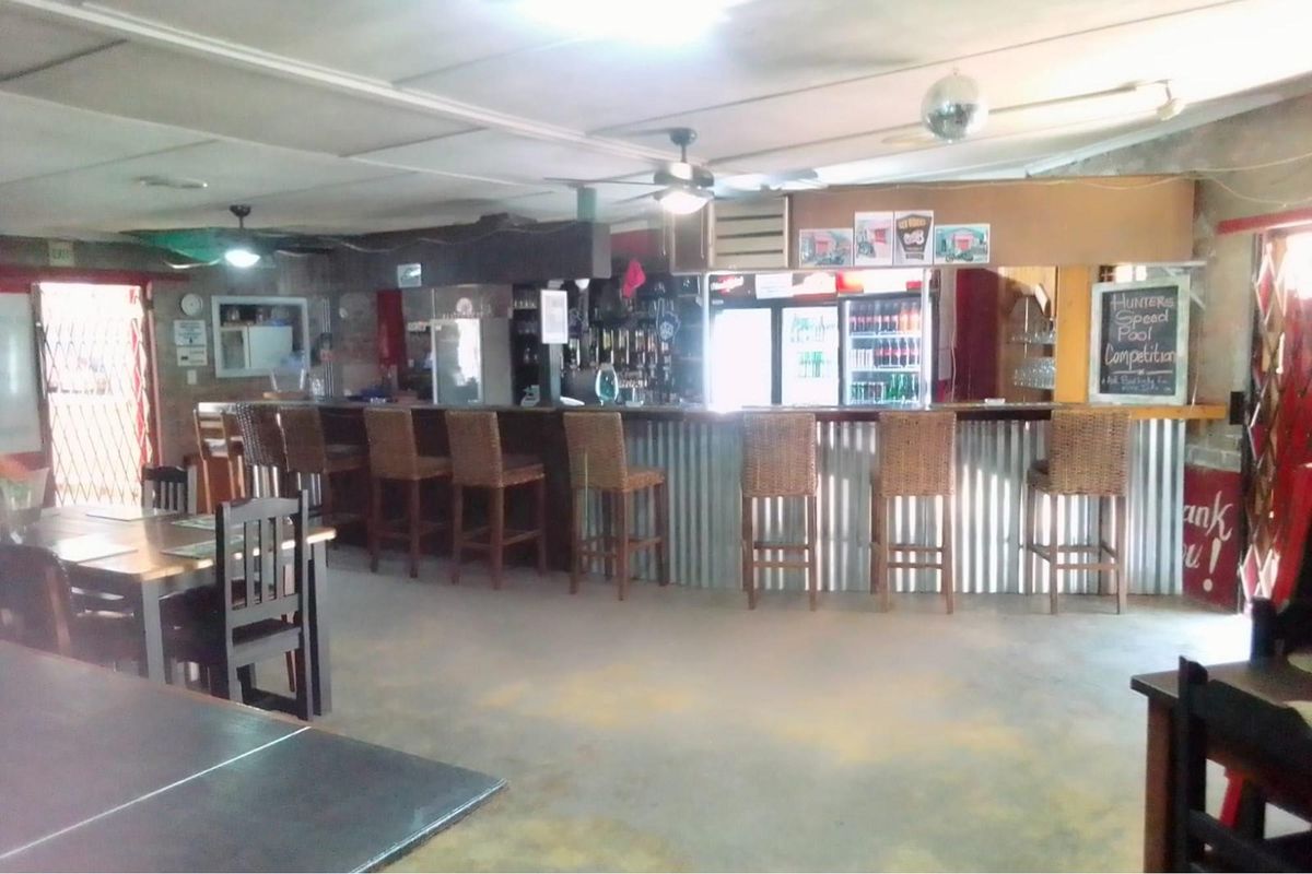 Amazing 21 ROOM Upmarket Guest House in Porterville - Photo 2
