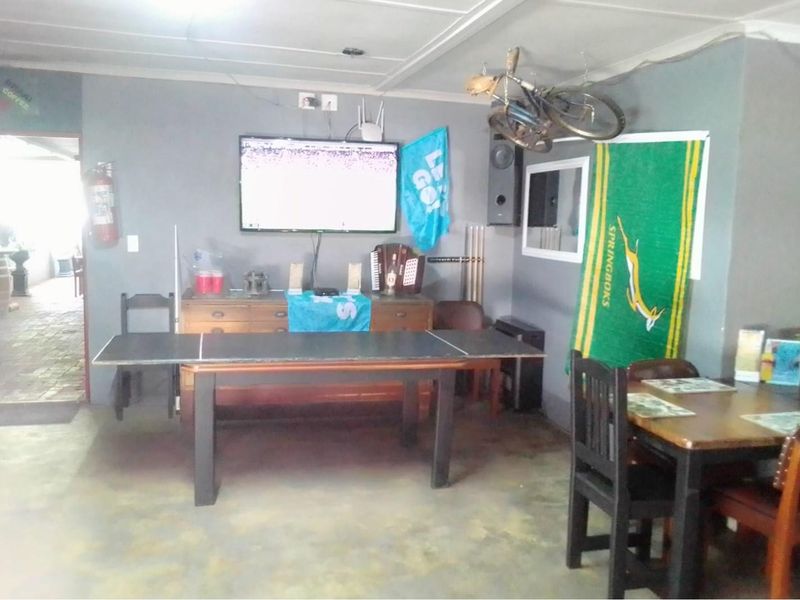 Amazing 21 ROOM Upmarket Guest House in Porterville - Photo 4