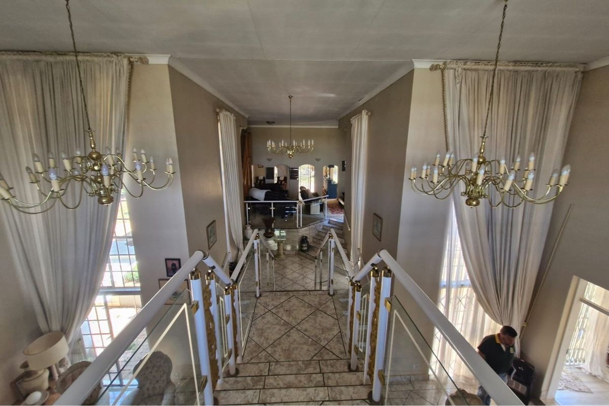 House For Sale in Wilkoppies Klerksdorp North West - Photo 2